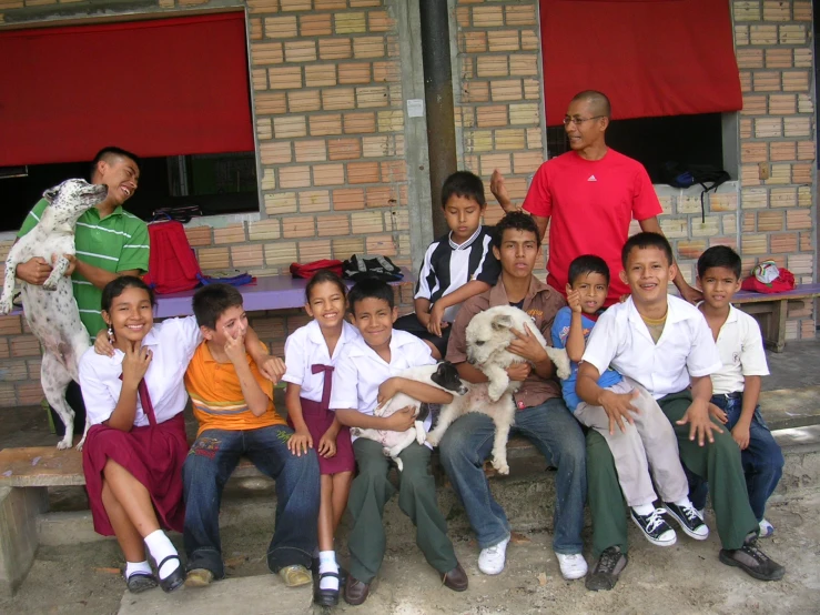 there are many children and adults posing on the steps