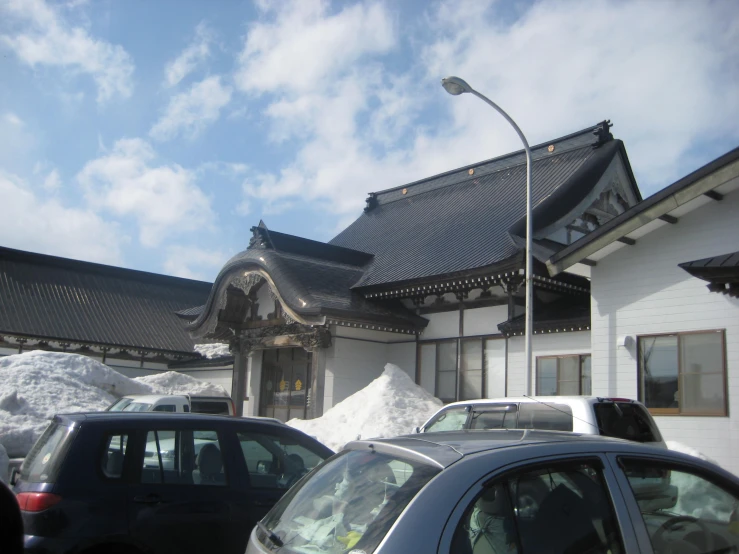 a building that has many cars parked in front of it