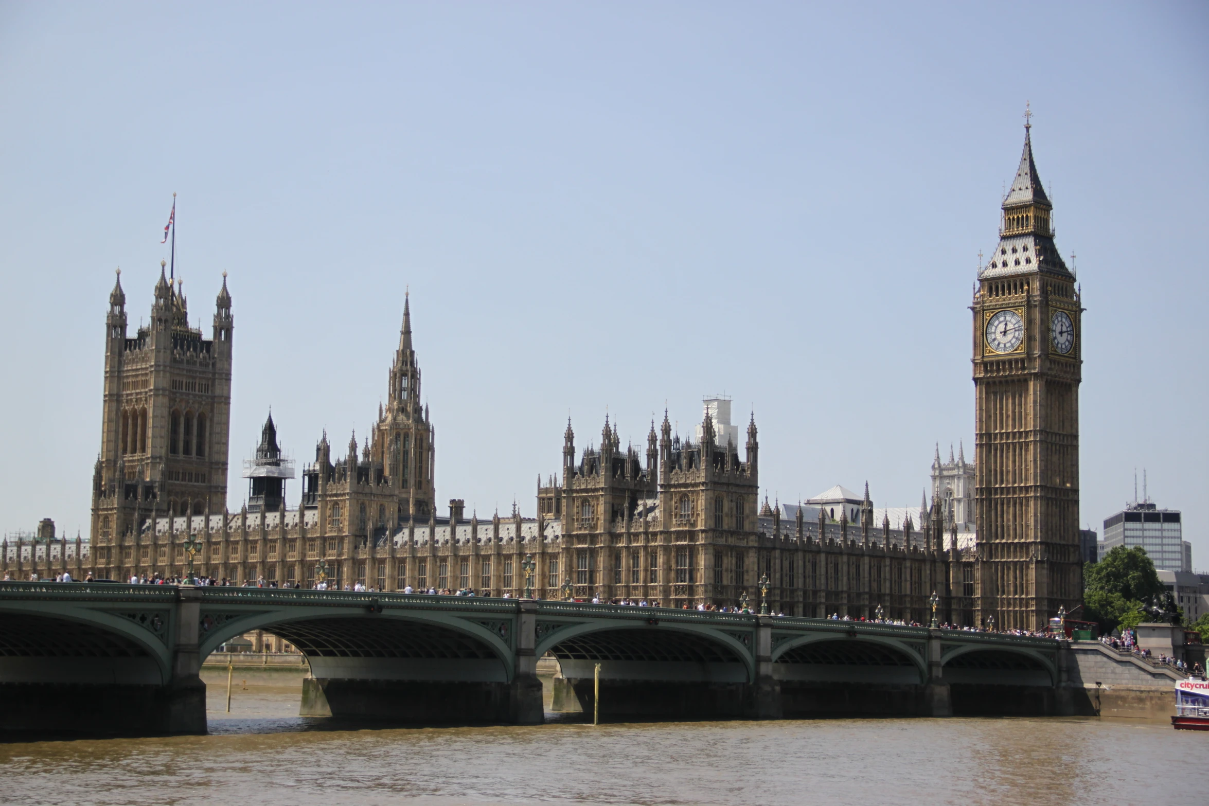 a picture of big ben next to the thames bridge