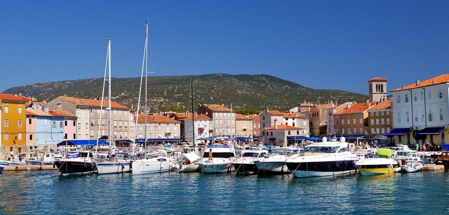 some boats docked in a city harbor next to buildings