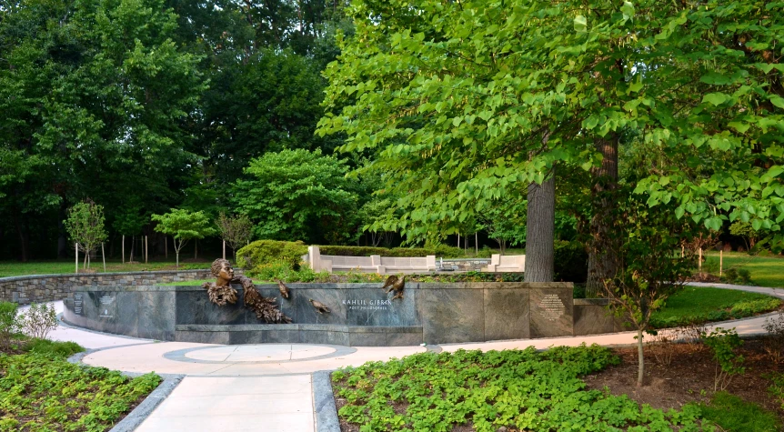 the small water fountain is in the park