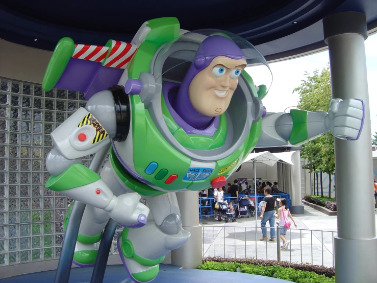 buzz lightyear robot at the entrance of toy story land