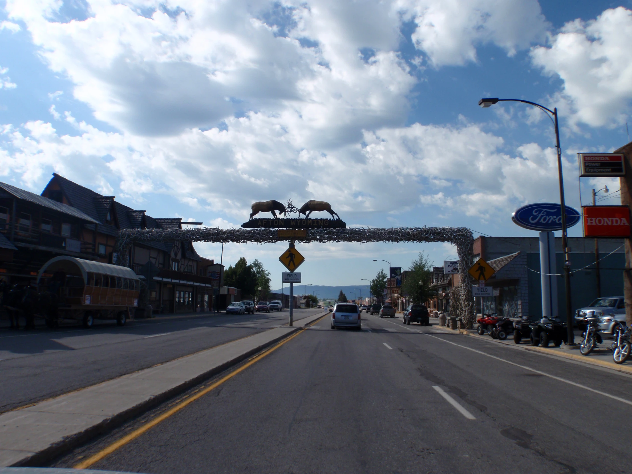 an overhanged sign is hanging on the side of the street