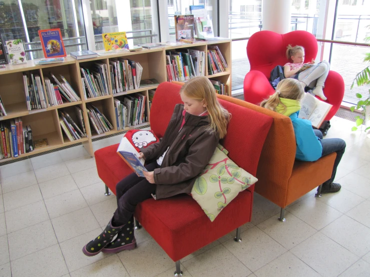 people sitting in different chairs in the liry