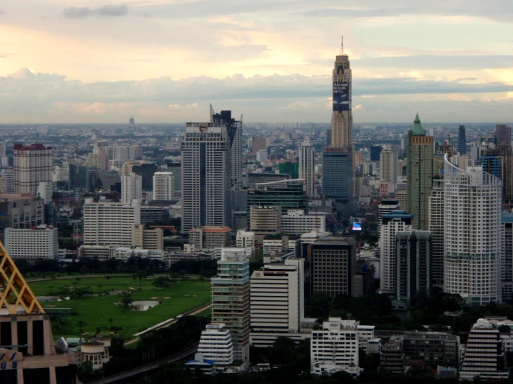 the city's tall skyscrs stand above other buildings