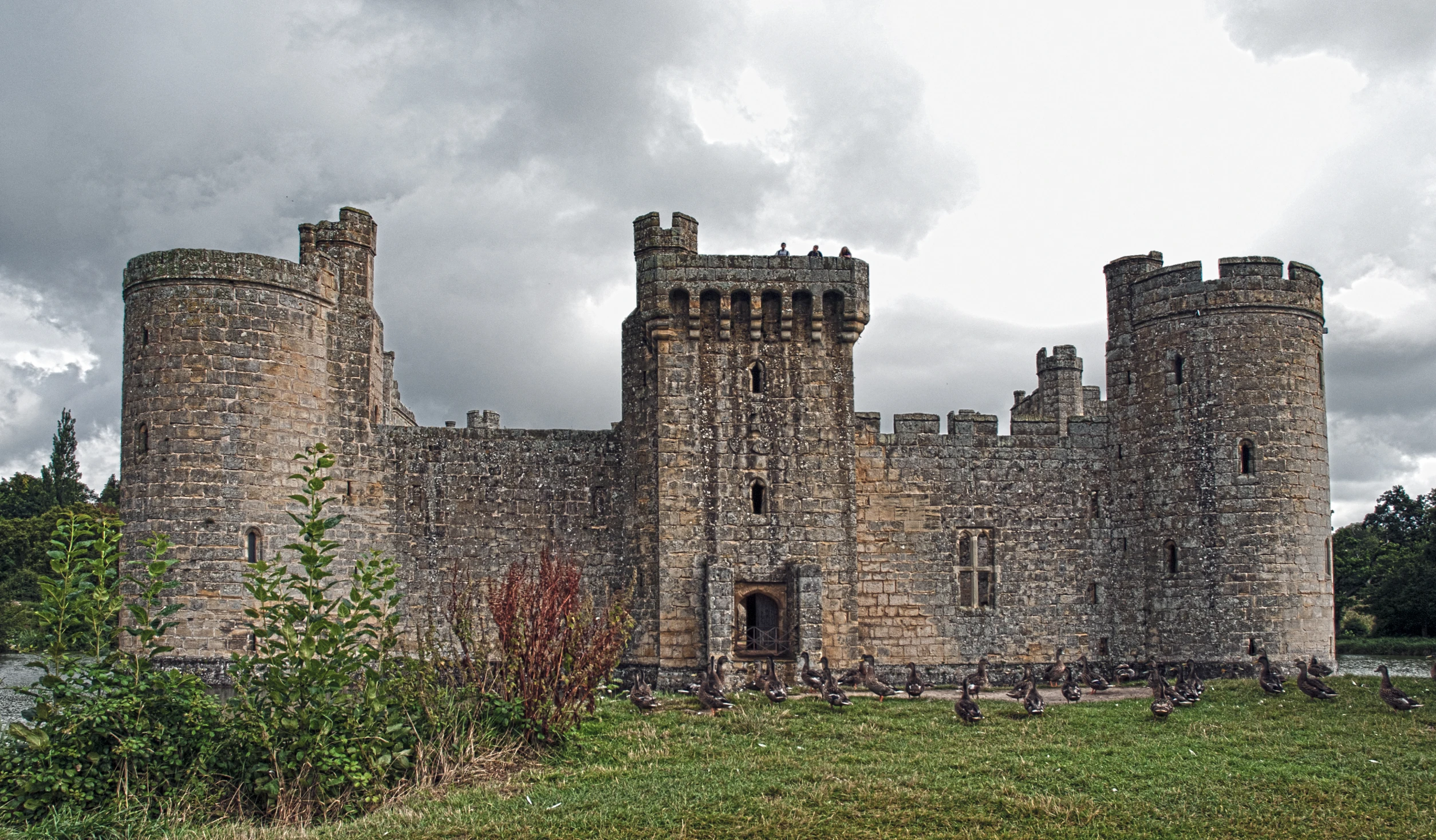 a very large castle that is on a cloudy day