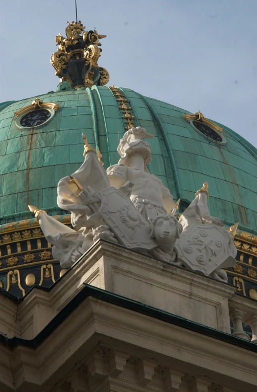 the statue is at the top of this domed structure