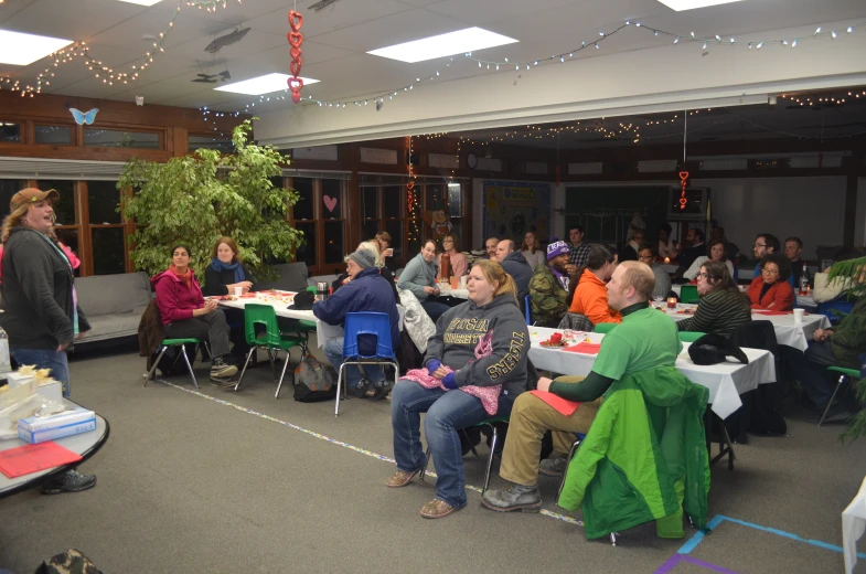 a crowd of people are gathered together at the tables