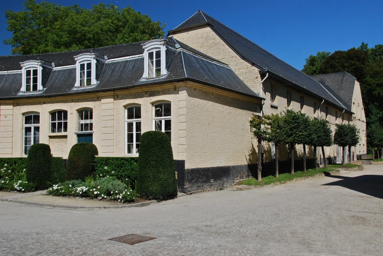 a po of a street corner with a stone building in the background