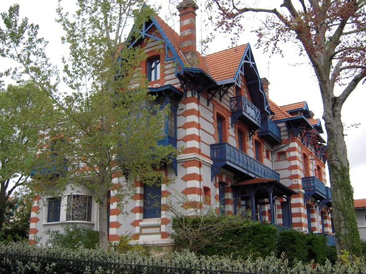 a beautiful house in the middle of the woods