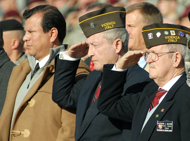 a group of men in military uniforms saluting for military service