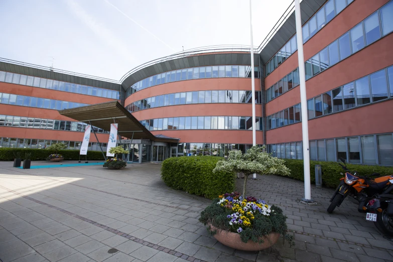 the building has several stories on each corner of the courtyard