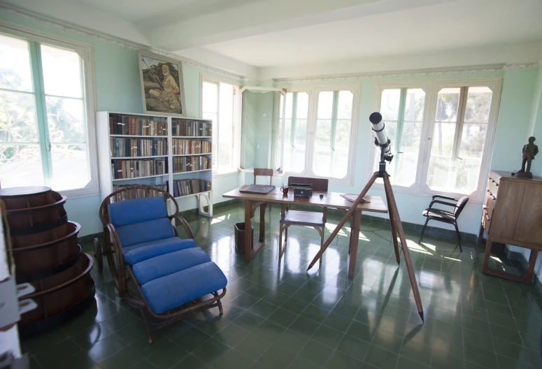 two chairs are sitting in the middle of the room