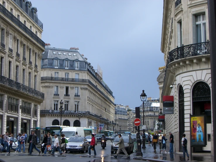 people are walking along a busy street, in the center of a city