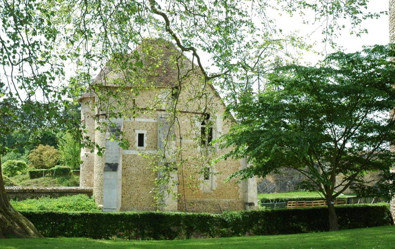 an old building is shown surrounded by trees