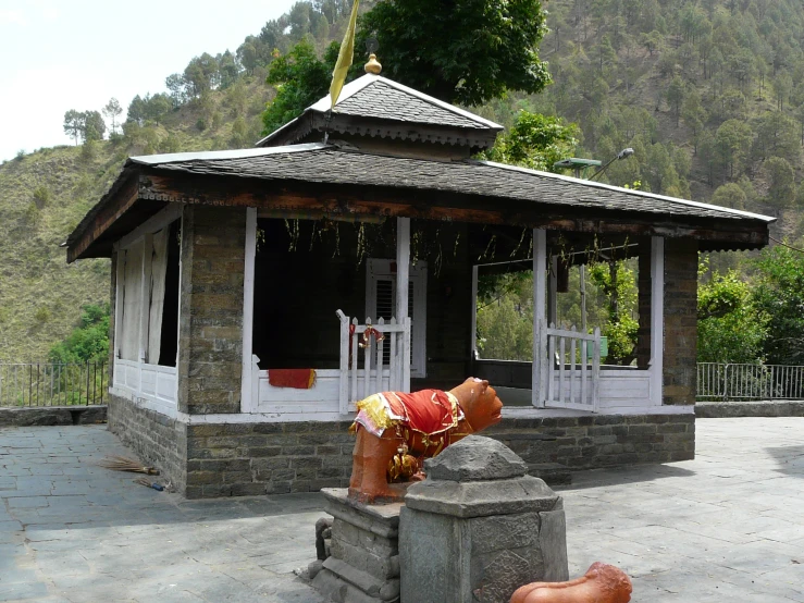 a building with some statues and a little roof