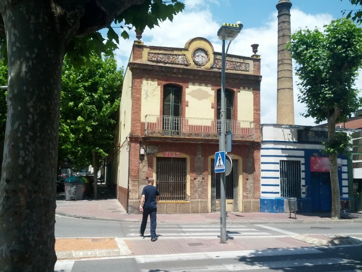 an old fashioned brick building on a city street