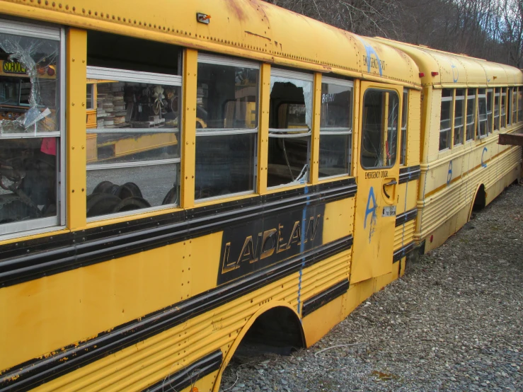 there are two yellow school buses with windows