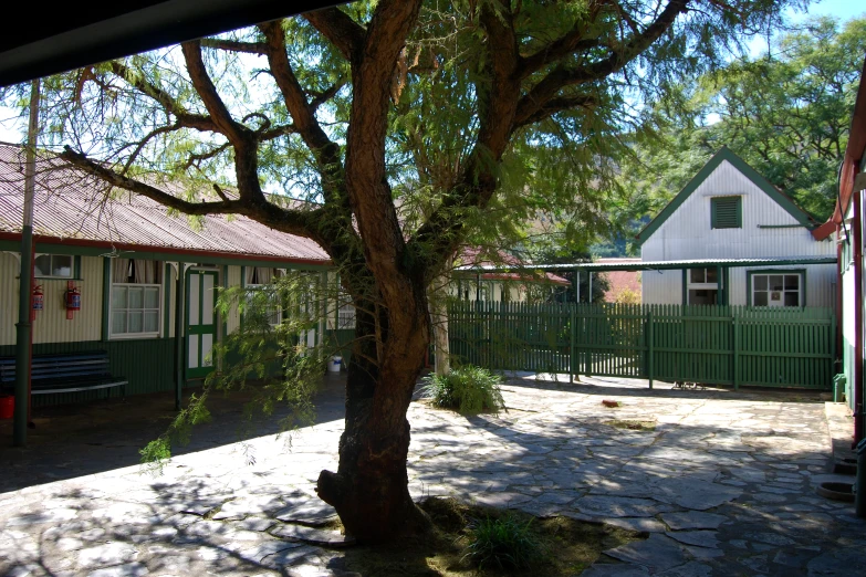 there are several different small cottages beside each other