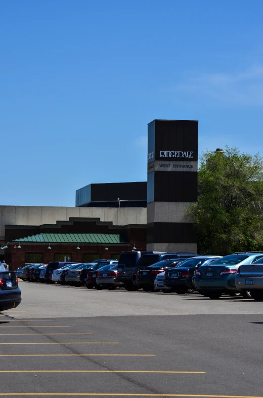 a row of cars that are parked in front of a building