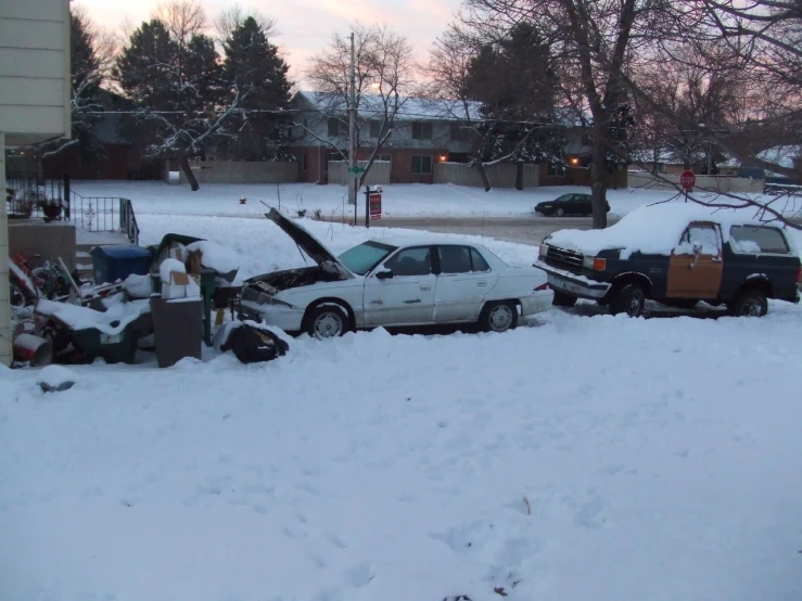 many cars are parked on the side of the snow