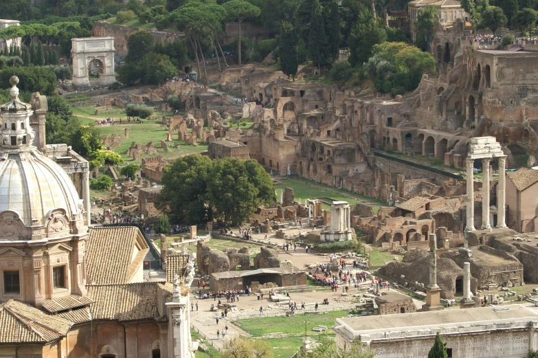 there is a lot of ruins that look like they have been built