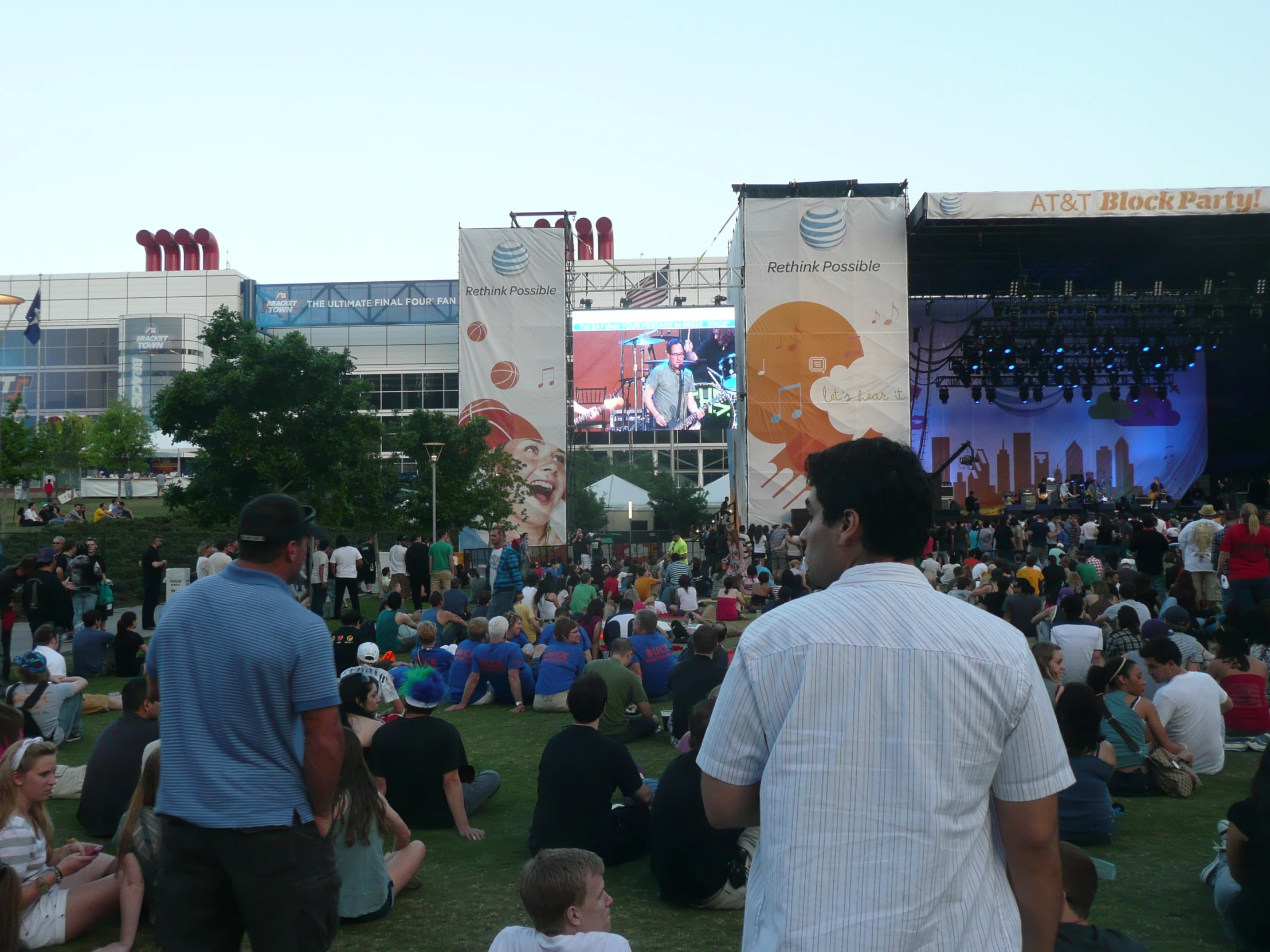 a lot of people in an outdoor concert area