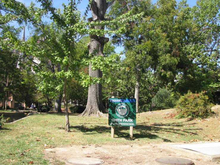 there is a sign indicating the direction to a park