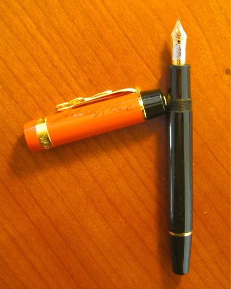 a pen that is sitting on top of a table