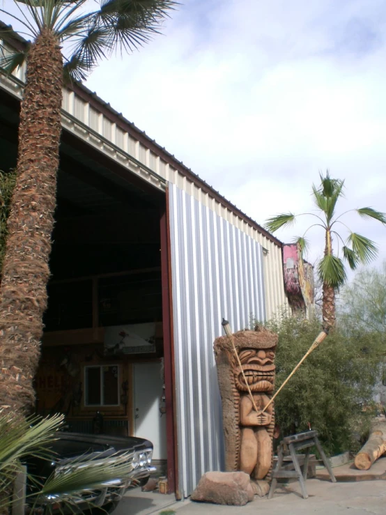 an image of an outside area with a tall statue