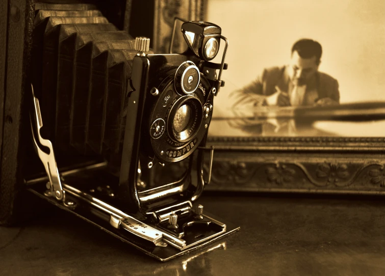 an old fashioned camera is sitting on the floor