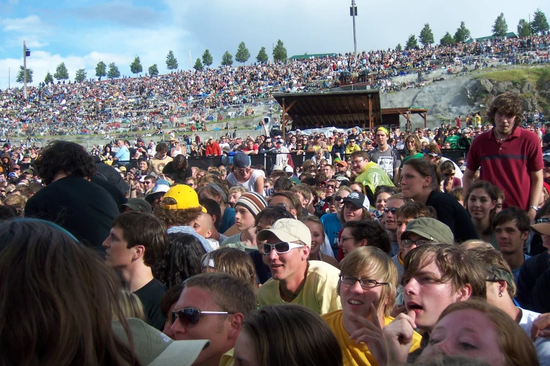 a large crowd of people standing on top of a hillside