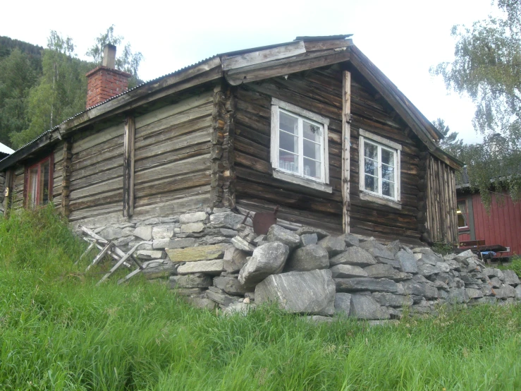 a small building that has been built into a field