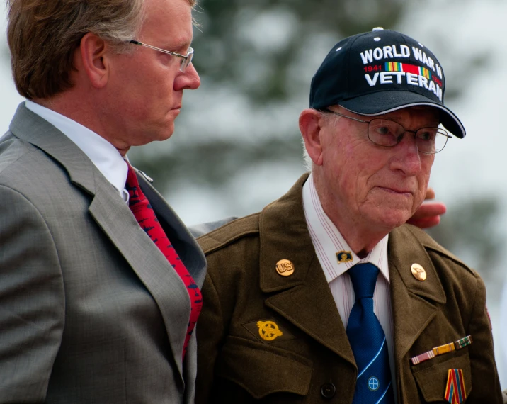 two men are in formal military wear looking towards the right