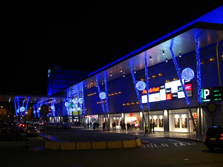 this is a building on the street with many christmas lights on it