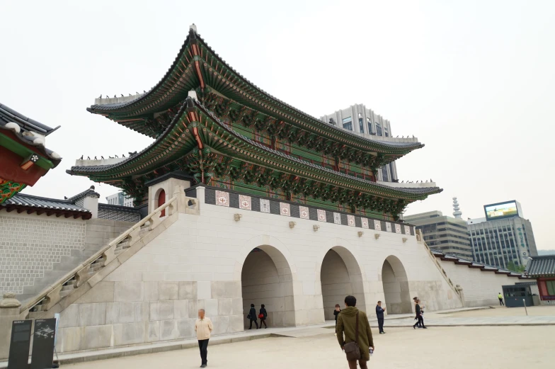 there are many people standing near the buildings