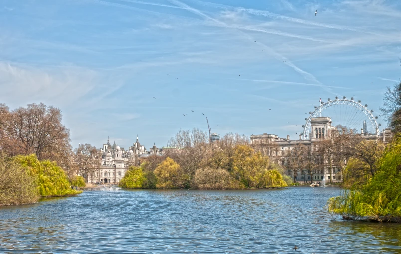 a beautiful lake in the middle of a city