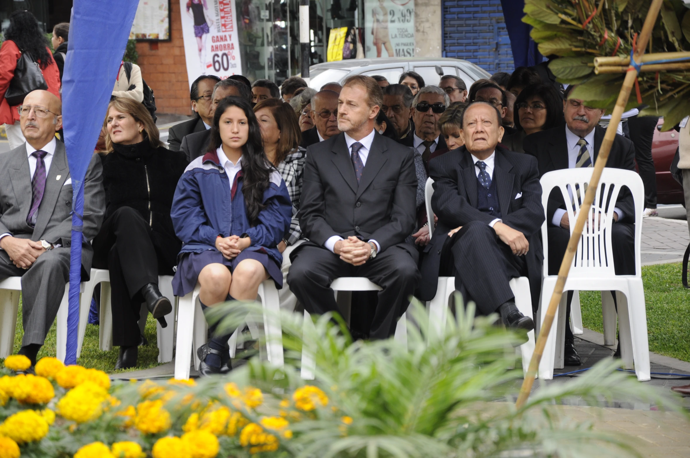 several people are sitting on chairs and listening to the speaker