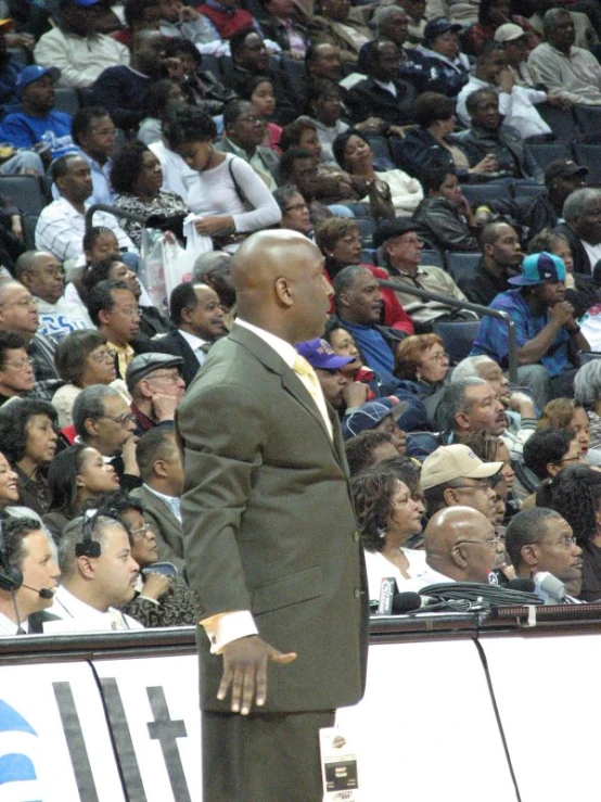 a man in a suit and tie standing on top of a court