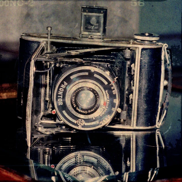 an old fashioned camera has a black body
