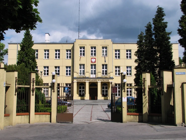 the courtyard is an entrance to a large building