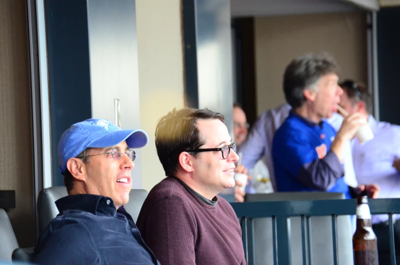 two men are sitting down and smiling for a po