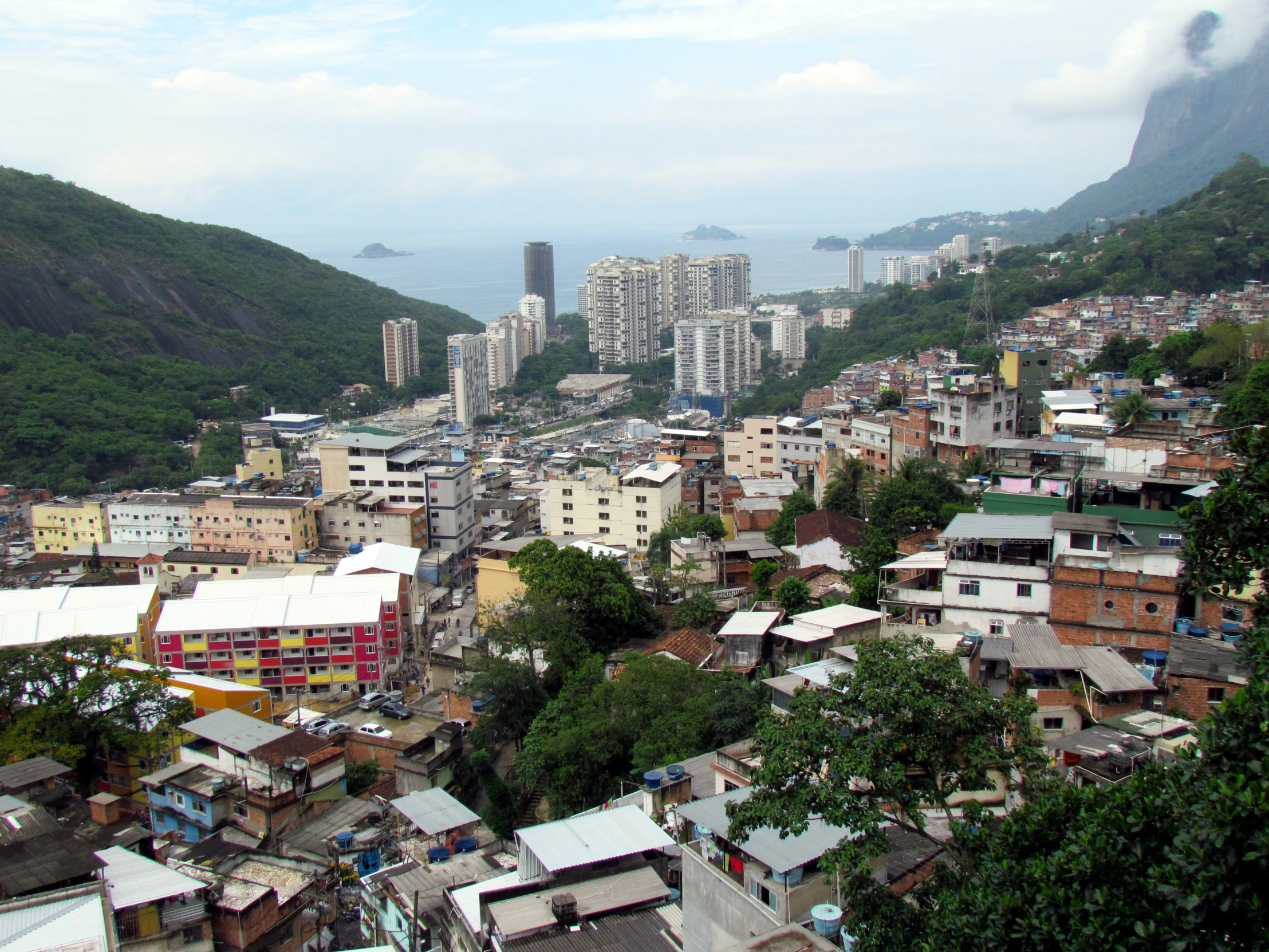 a view of a very large city near mountains