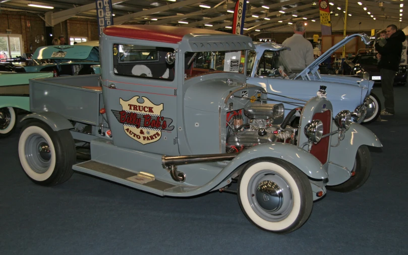 this is an older style truck on display in a museum