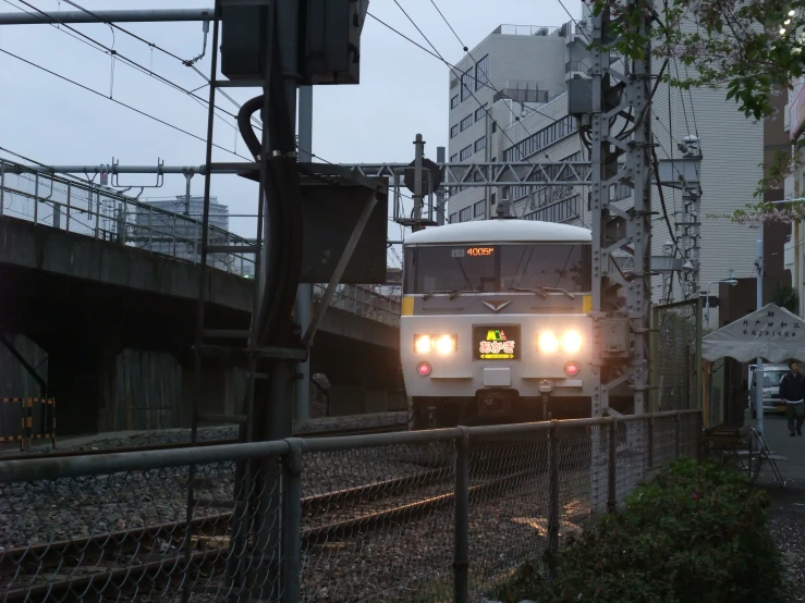 an image of a train coming down the tracks