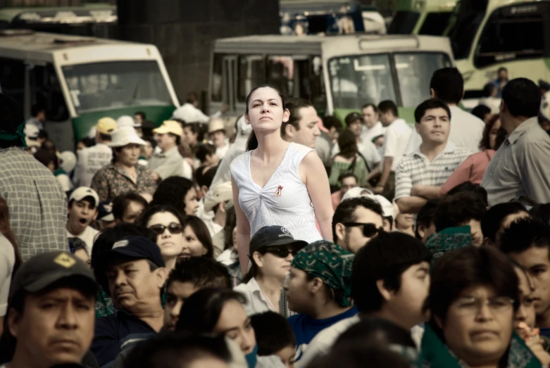 the crowd is gathered to see a woman walking on the street