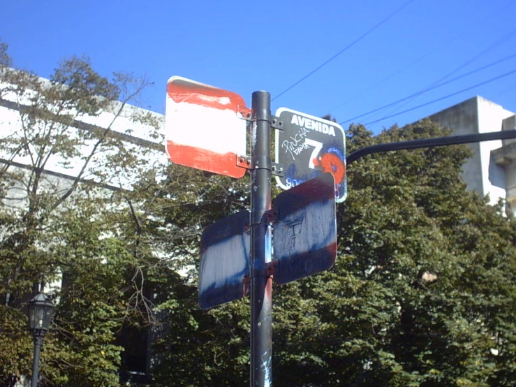 a street sign sitting below a traffic light