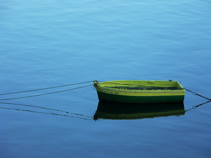 an empty boat is on the water with rope