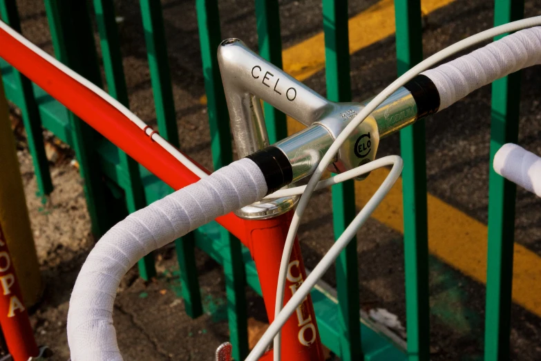 the handle bars on this bike are painted white