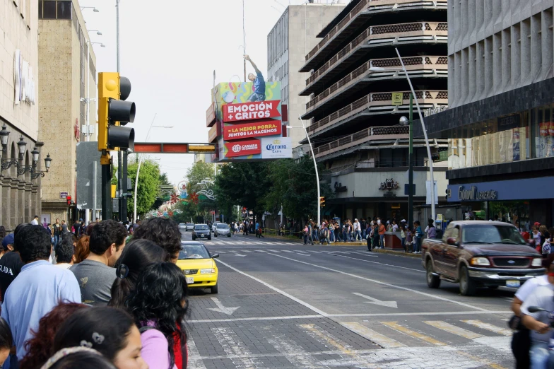 a busy city street filled with lots of traffic